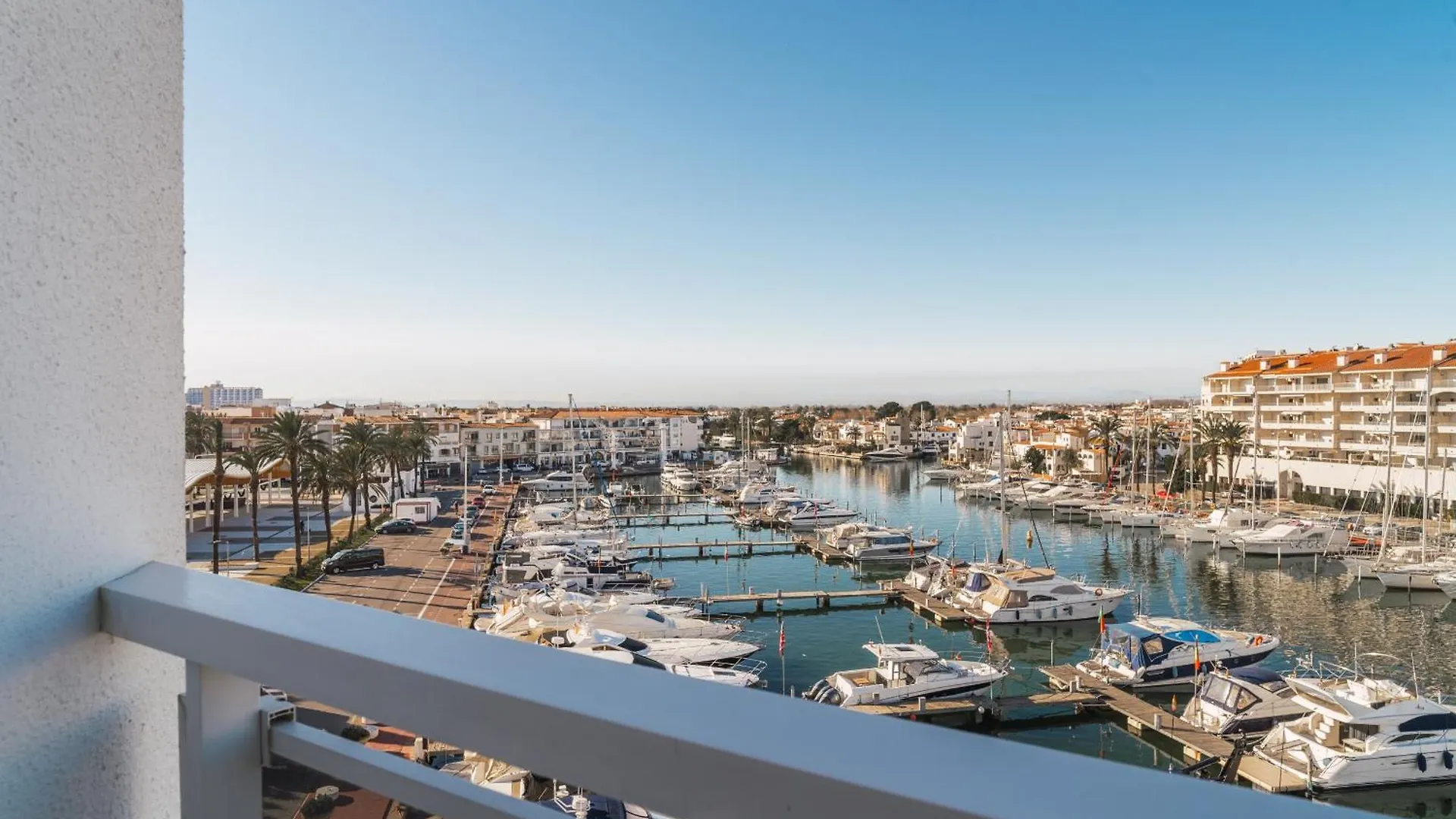 Apartment Welcs Apartamento 202 Emp Con Vistas Al Canal Empuriabrava